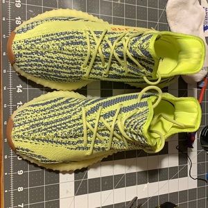 Yezzy 350 boost v2 semi frozen yellow